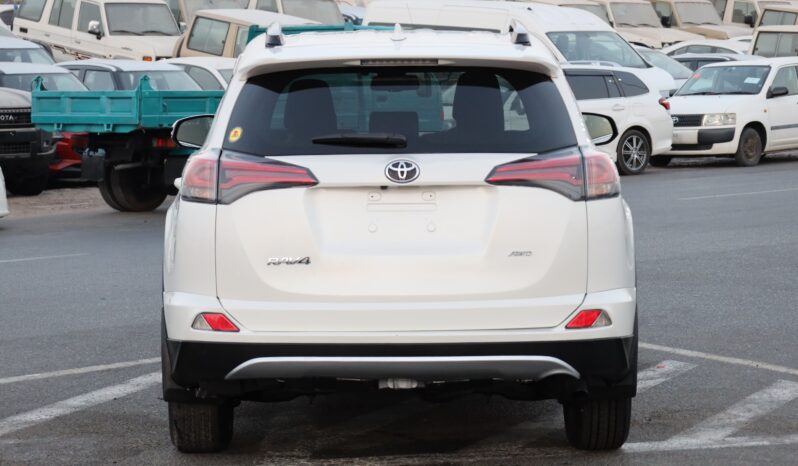 
								Toyota RAV4 XLE  White full									