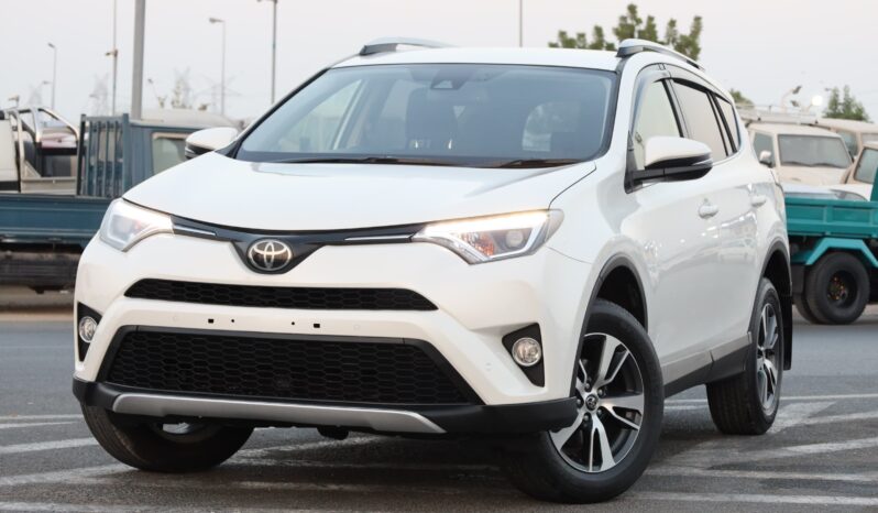 
								Toyota RAV4 XLE  White full									