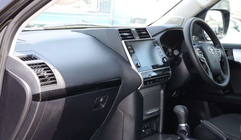 
								Toyota Land Cruiser Prado GX Black full									