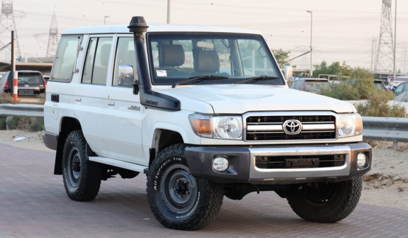 
								Toyota Land Cruiser Hardtop full									