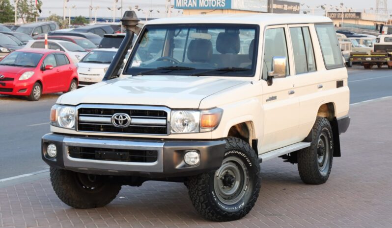 
								Toyota Land Cruiser Hardtop full									