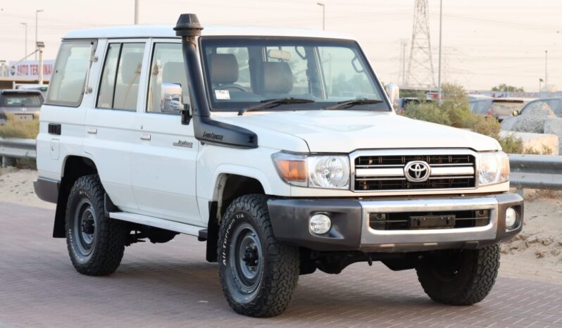 
								Toyota Land Cruiser Hardtop full									