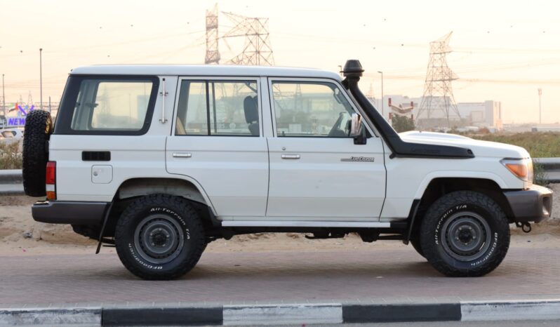 
								Toyota Land Cruiser Hardtop full									