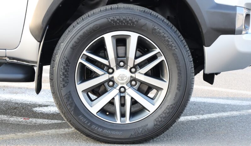 
								Toyota Highlander Grey full									