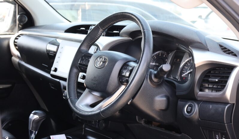 
								Toyota Hilux  Dark Grey full									