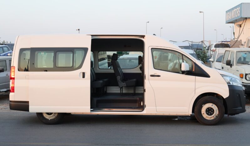 
								Toyota Hiace White Van full									