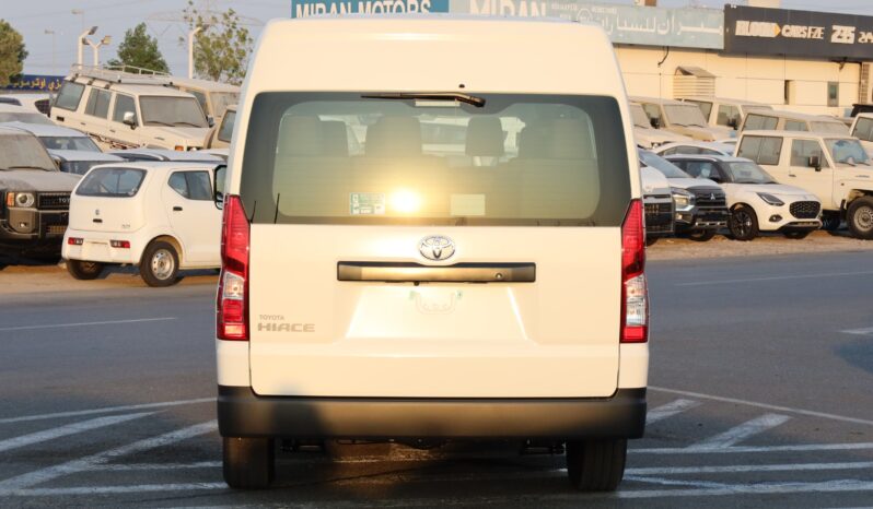 
								Toyota Hiace White Van full									