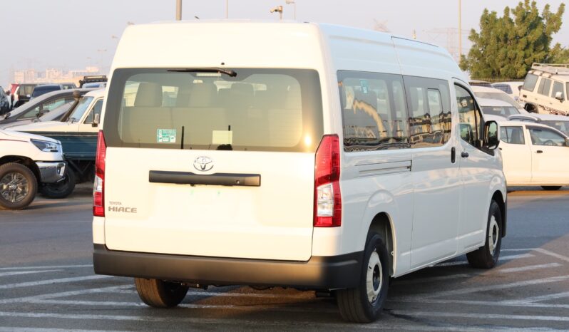 
								Toyota Hiace White Van full									