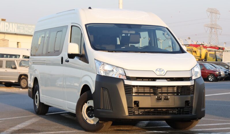 
								Toyota Hiace White Van full									