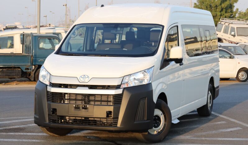 
								Toyota Hiace White Van full									