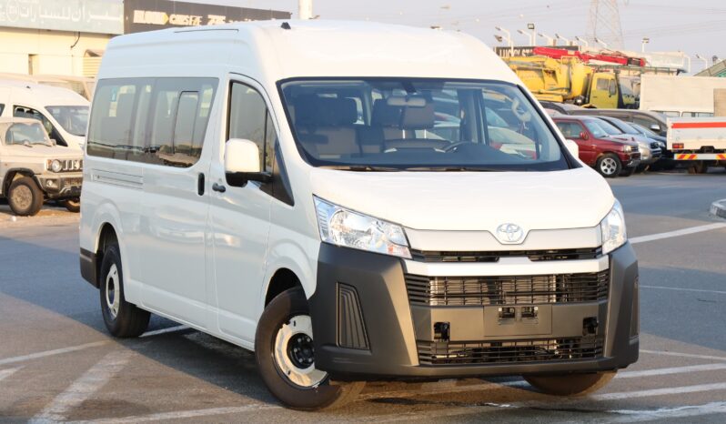 
								Toyota Hiace White Van full									