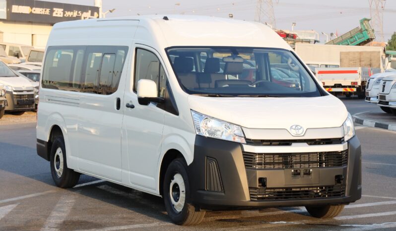 
								Toyota Hiace White Van full									