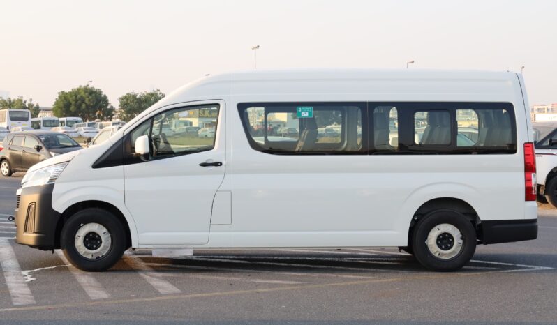 
								Toyota Hiace White Van full									
