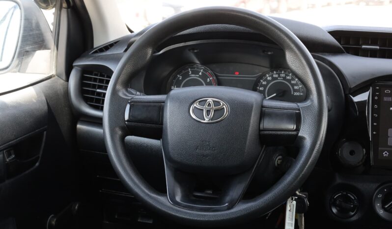 
								Toyota Hilux White Double Cab Canopy full									