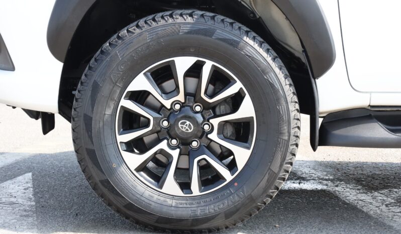 
								Toyota Hilux White Double Cab Canopy full									