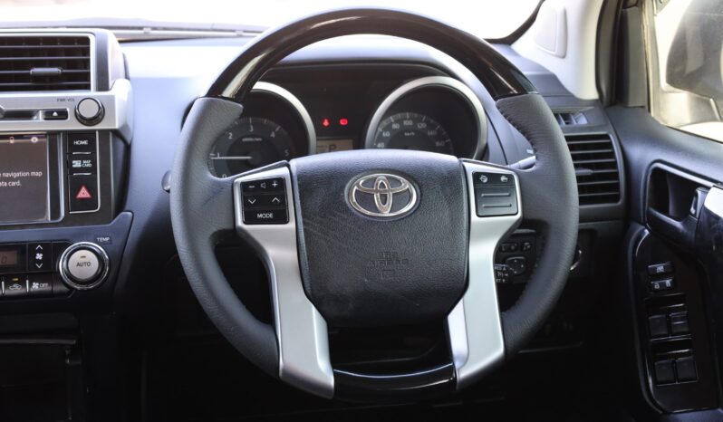 
								Toyota Prado  Grey full									