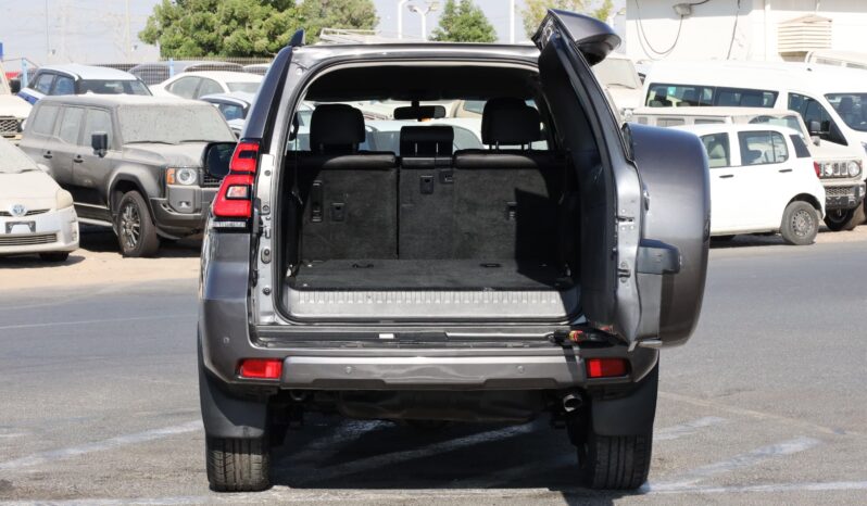 
								Toyota Prado  Grey full									