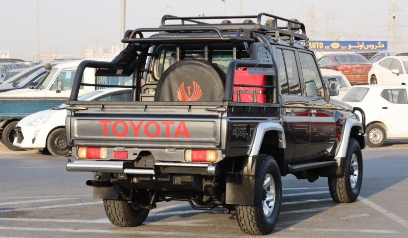 
								Toyota Land Cruiser Pickup Black full									