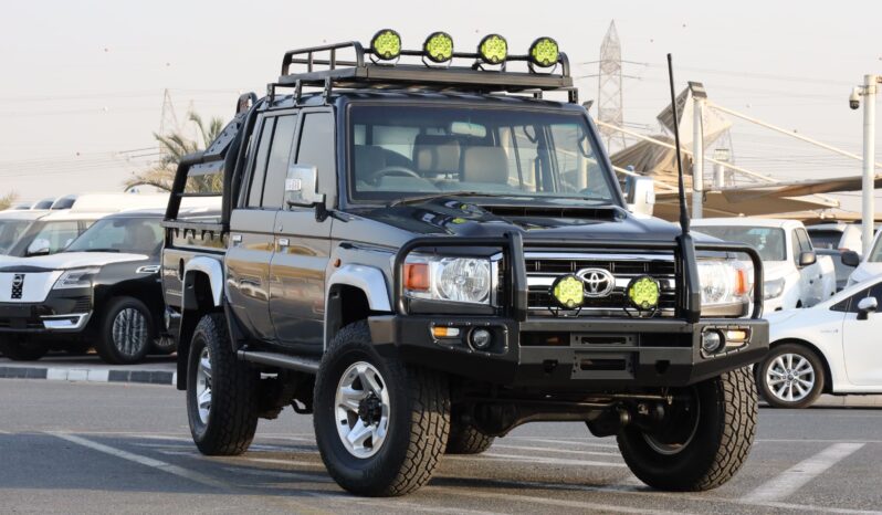 
								Toyota Land Cruiser Pickup Black full									