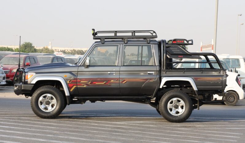 
								Toyota Land Cruiser Pickup Black full									
