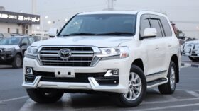 Toyota Land Cruiser VXR V8 White