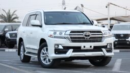 
										Toyota Land Cruiser VXR V8 White full									
