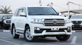 Toyota Land Cruiser VXR V8 White