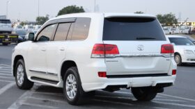 Toyota Land Cruiser VXR V8 White