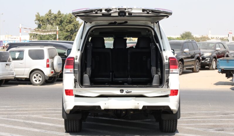
								Toyota Land Cruiser VXR V8 White full									