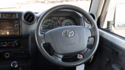 
										Toyota Land Cruiser 76 Hardtop White full									