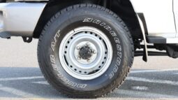 
										Toyota Land Cruiser 76 Hardtop White full									