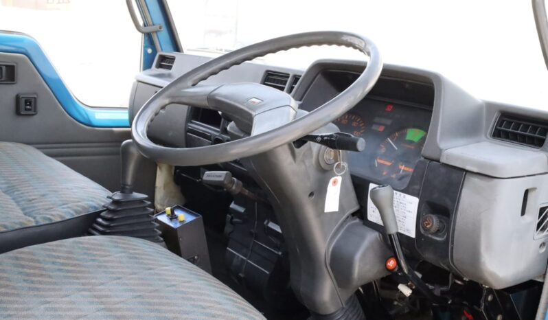 
								Toyota Dyna Blue full									