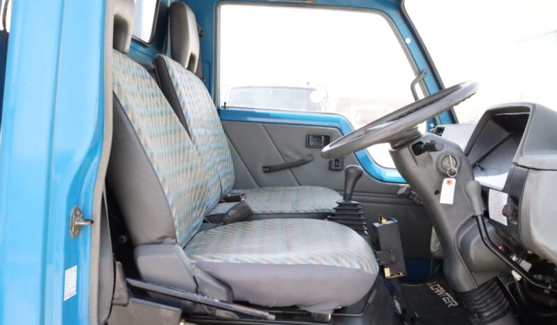 
								Toyota Dyna Blue full									