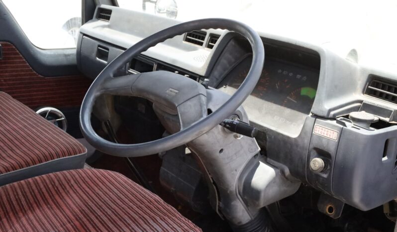 
								Toyota Canter white Red full									