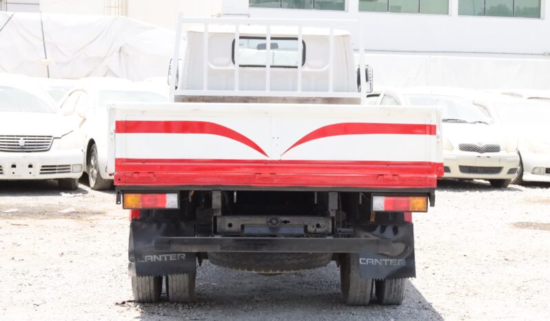 
								Toyota Canter white Red full									