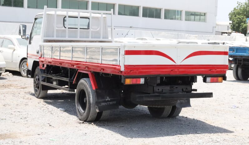 
								Toyota Canter white Red full									