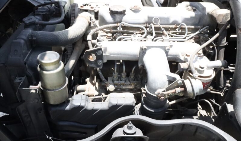 
								Toyota Canter white Red full									