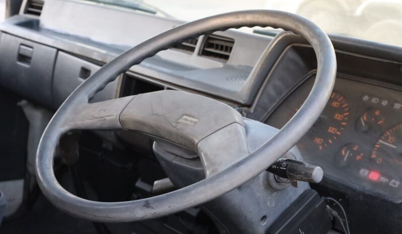 
								Toyota Fuso-style Canter – White full									