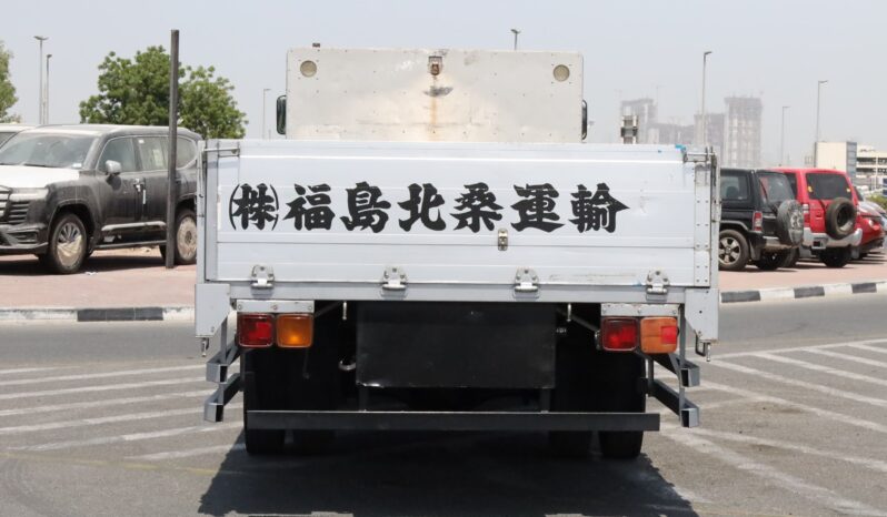 
								Mitsubishi Fuso Big Truck White full									