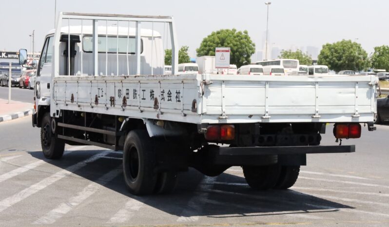 
								Mitsubishi Fuso Big Truck White full									