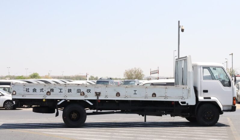 
								Mitsubishi Fuso Big Truck White full									