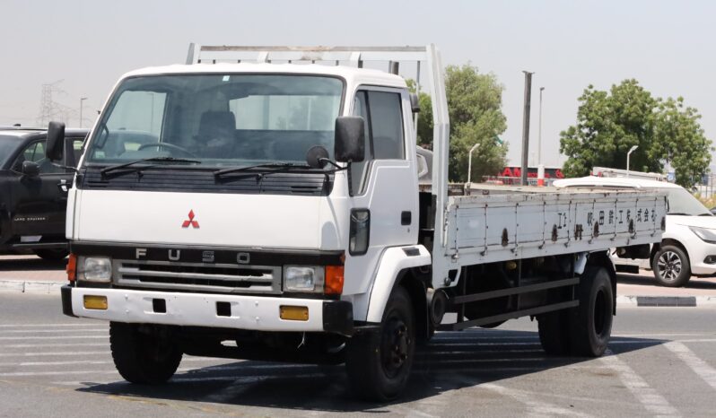 
								Mitsubishi Fuso Big Truck White full									
