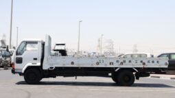 
										Mitsubishi Fuso Big Truck White full									
