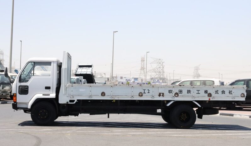 
								Mitsubishi Fuso Big Truck White full									