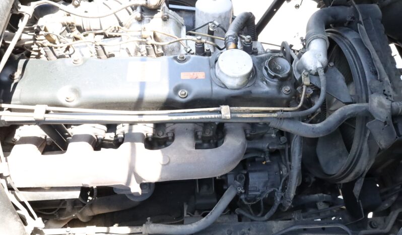 
								Mitsubishi Fuso Big Truck White full									
