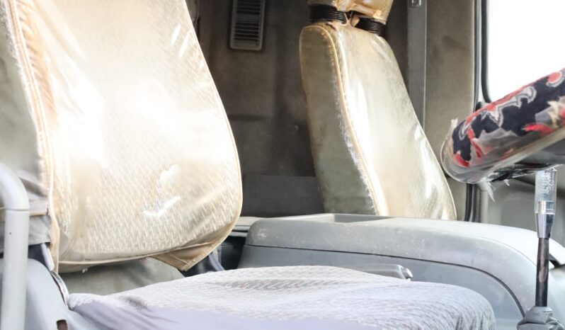 
								Toyota Fuso  White full									