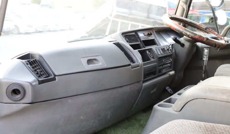 
								Toyota Fuso  White full									