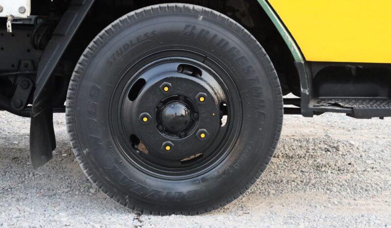 
								Mitsubishi Fuso Canter  Green full									