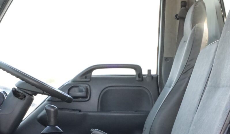 
								Isuzu Tempo full									