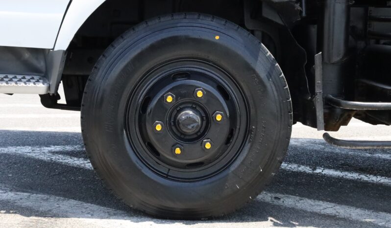 
								Isuzu Tempo full									